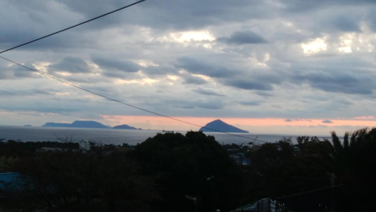 Отель 築100年の宿【はぶの家】 Oshima Экстерьер фото